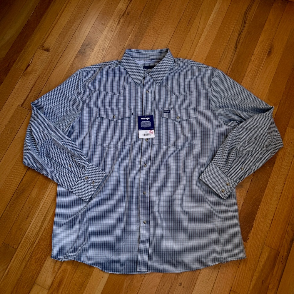 NEW Wrangler blue plaid snap shirt